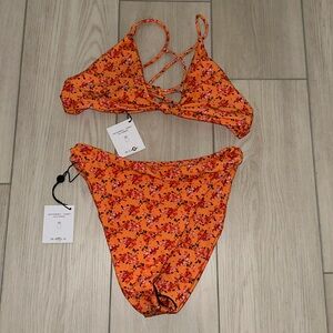 NWT SKATIE BIKINI - SZ L Sarah Top and SZ M Salty Bottoms - Hanalei print